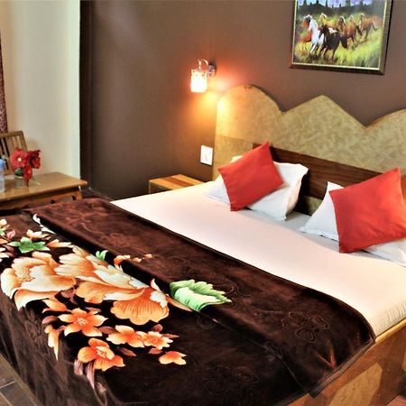 מנאלי Hotel Ocean Inn מראה חיצוני תמונה