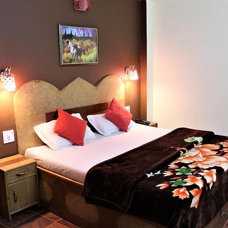 מנאלי Hotel Ocean Inn מראה חיצוני תמונה